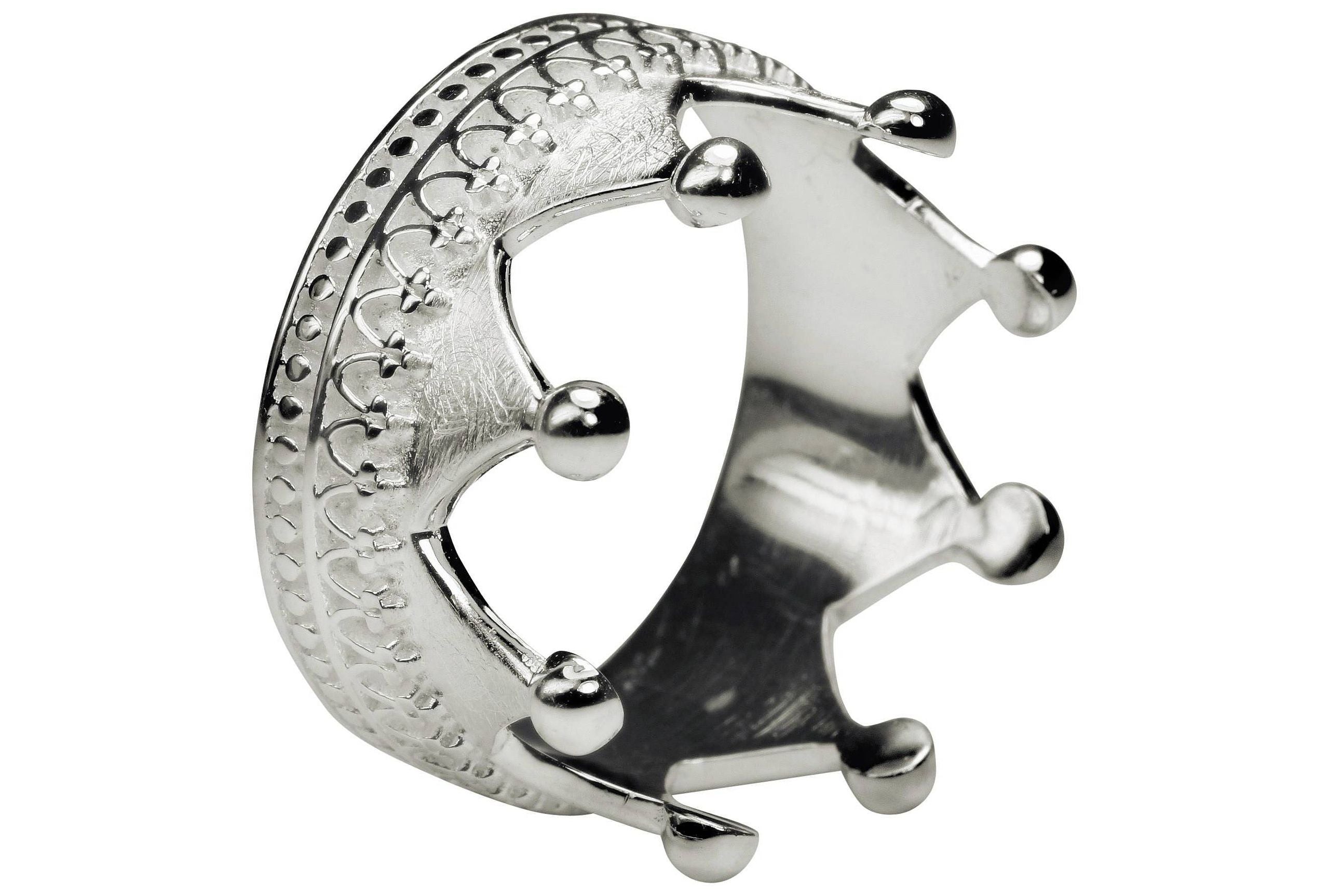 Ein Ring aus Silber für Damen im Kronendesign mit acht Zacken und ein rund umlaufenden Ornamentlötung.