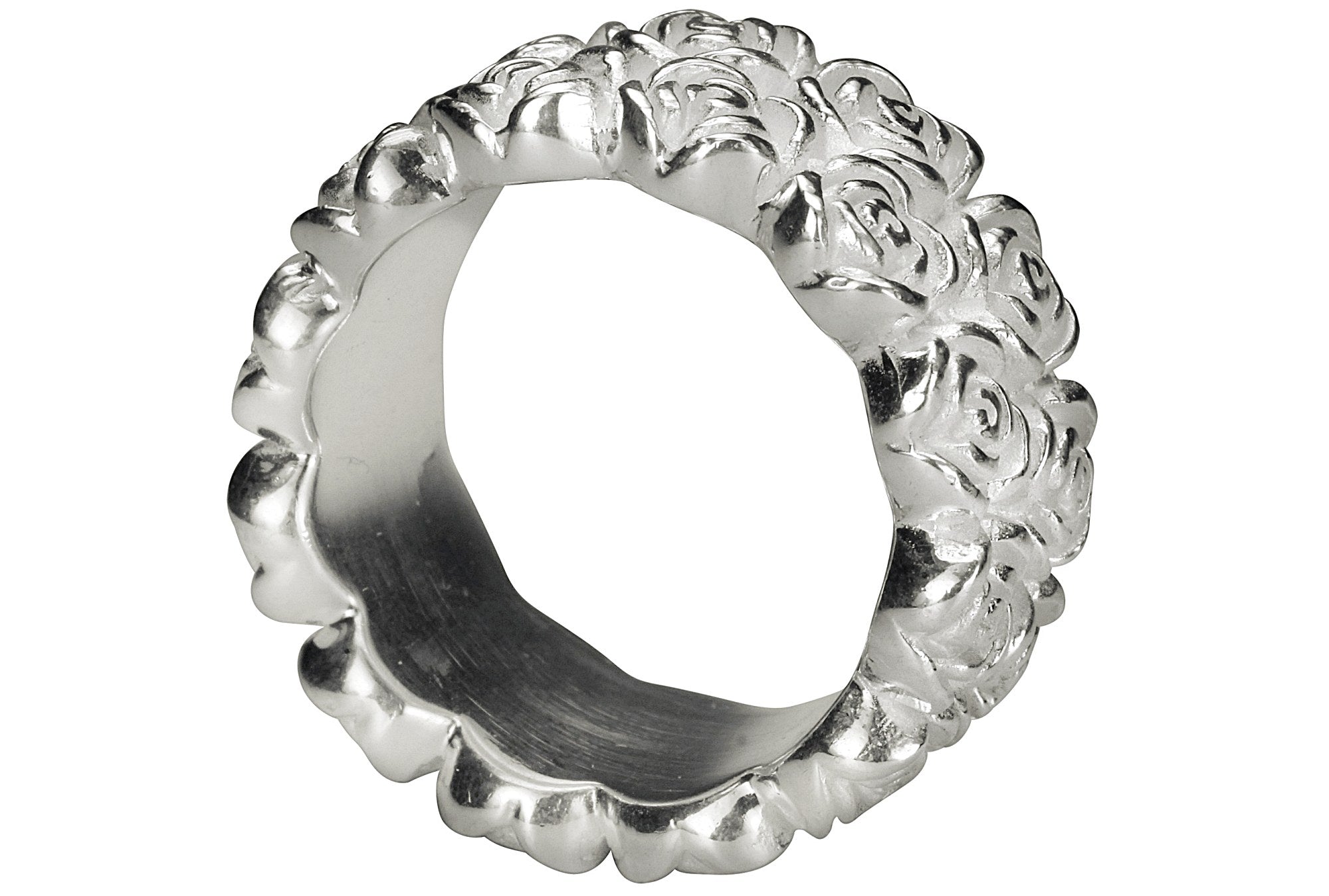 Ein massiver Rosenring aus Silber für Damen. Er ist als Bandring gearbeitet und zeigt als Motiv zwei Reihen filigraner Rosenblüten.