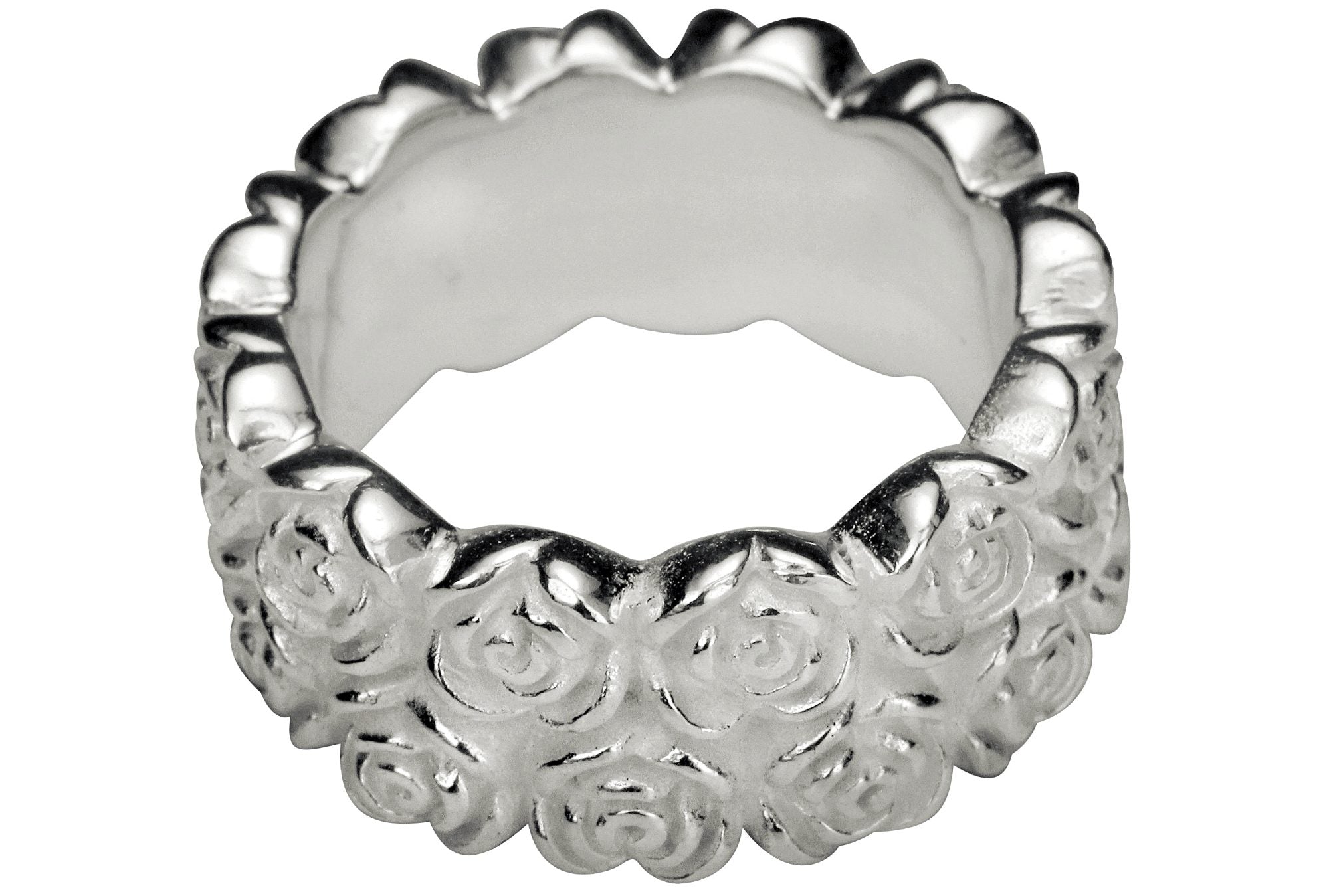 Ein massiver Rosenring aus Silber für Damen. Er ist als Bandring gearbeitet und zeigt als Motiv zwei Reihen filigraner Rosenblüten.