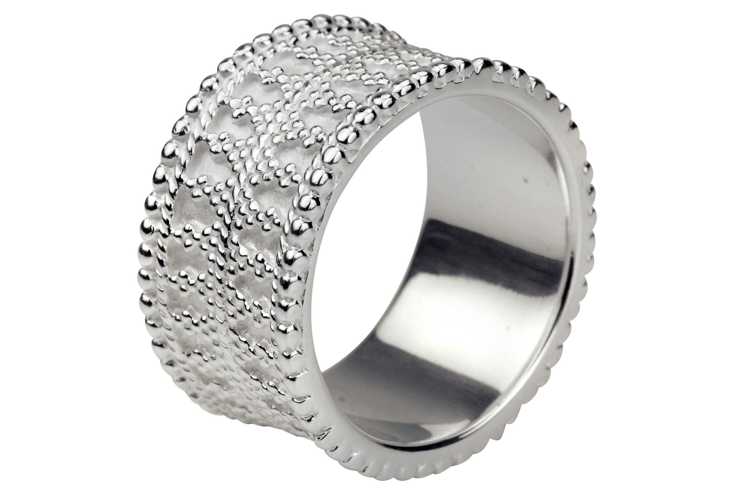 Ein Damenring mit einem fein gepunkteten Ornament-Band aus Silber für Damen.