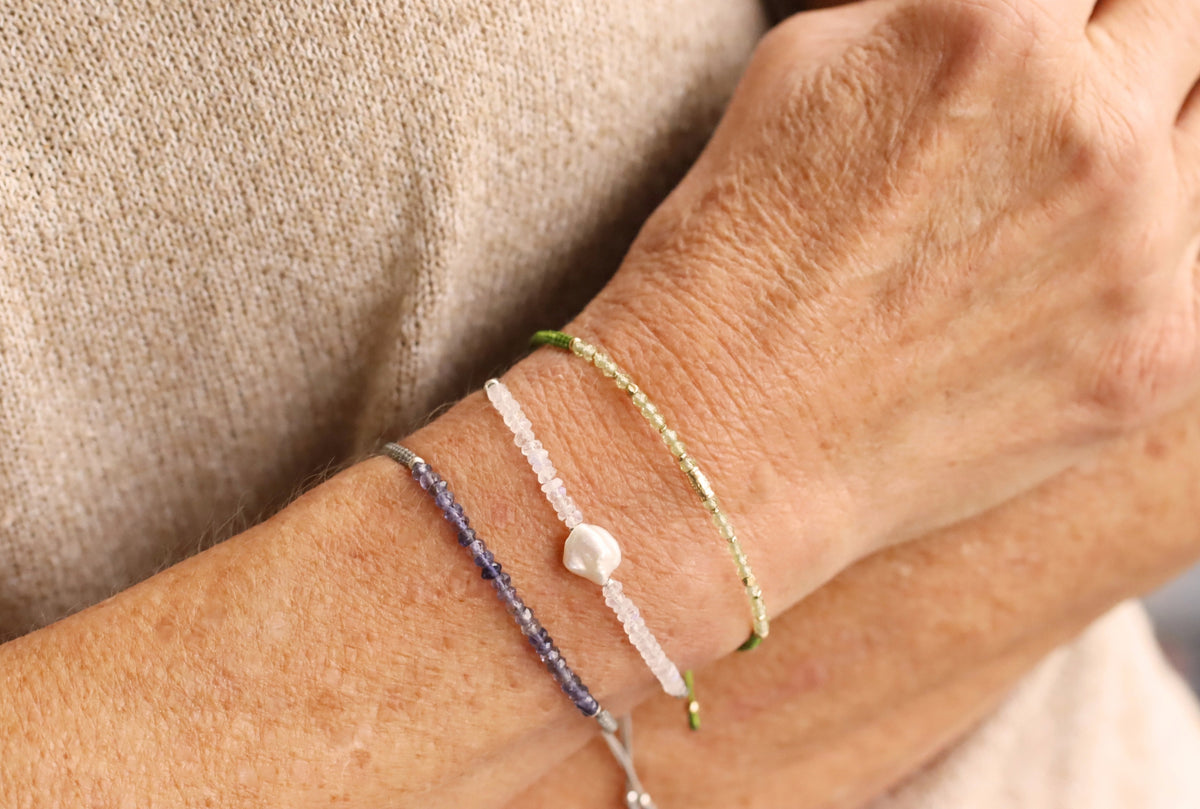 Fein-gefädeltes Peridot-Armband mit Shamballa-Verschluss