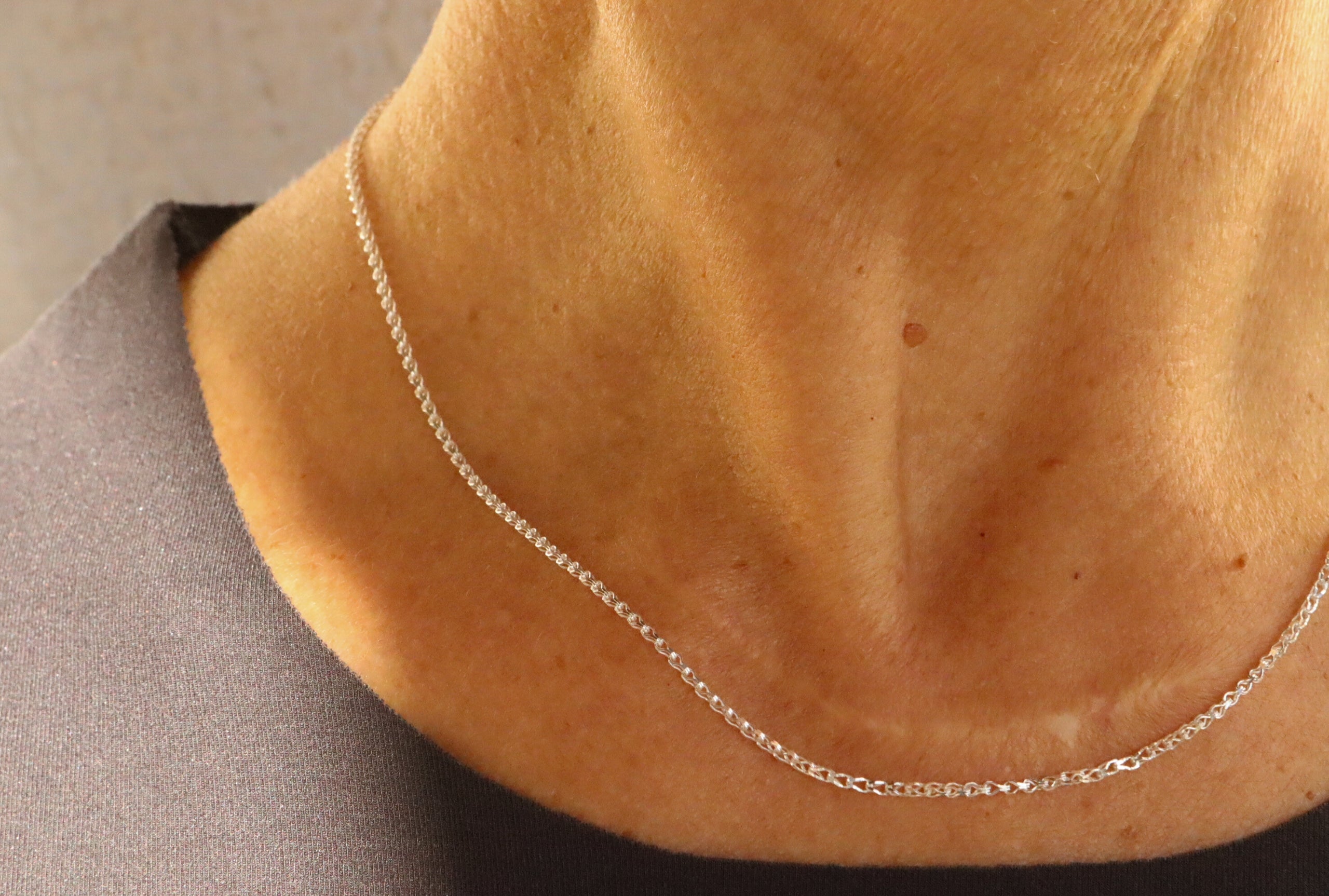 Zierliche diamantierte Zopfkette