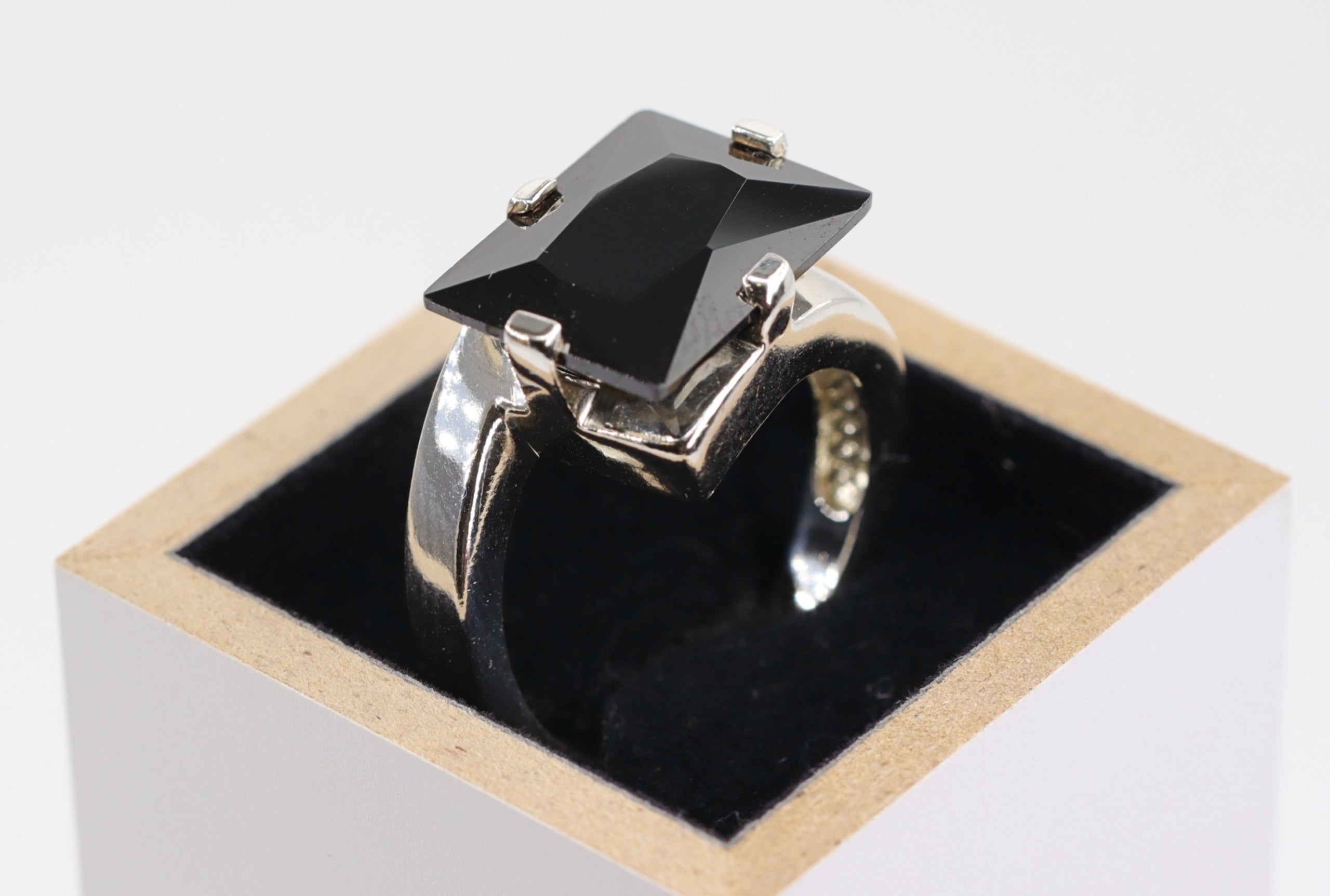 Ring mit schwarzem Zirkonia - Gr. 59