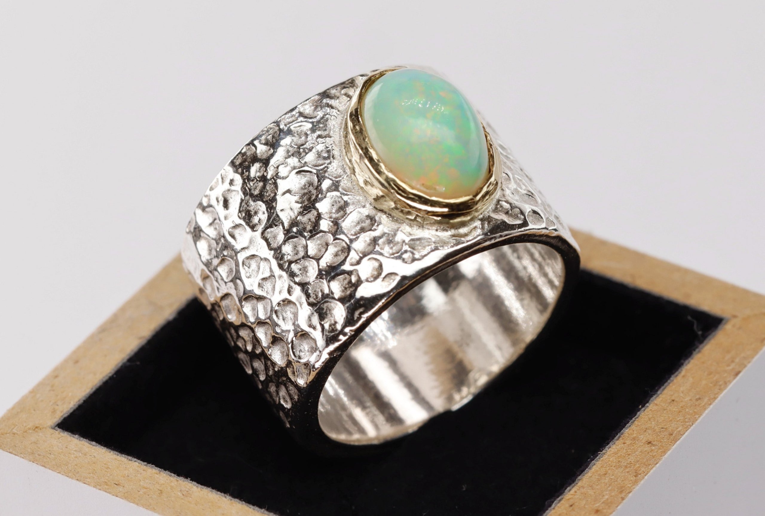 Opal-Ring mit Goldfassung - Stein grün-blau - Gr. 54