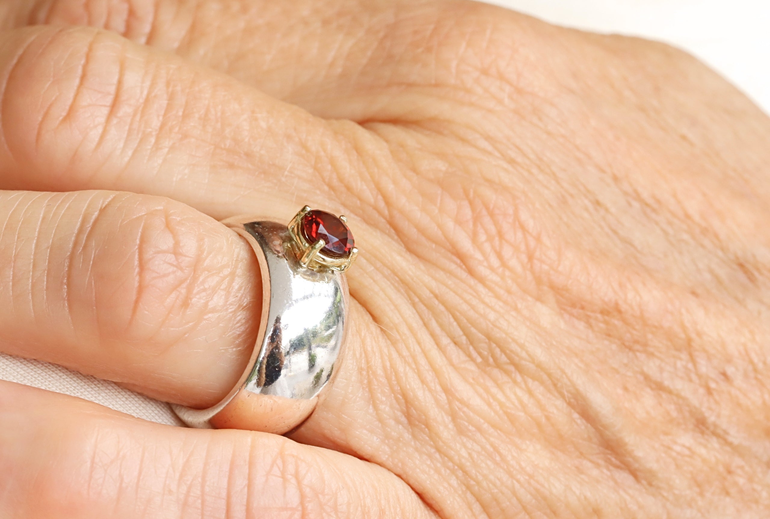 Ring mit rotem Granat - Gr. 58