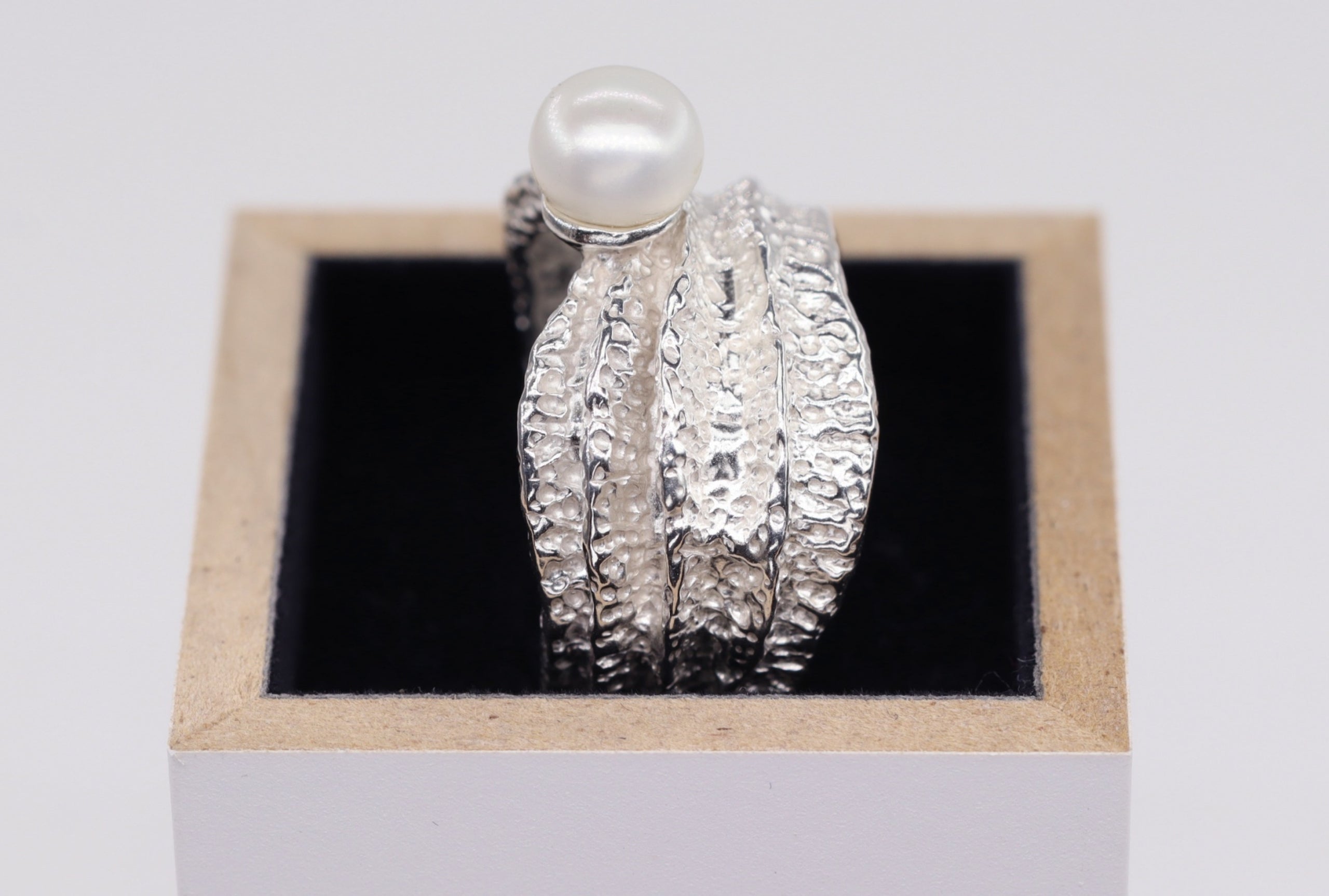 Silberring mit großer Perle - Gr. 56
