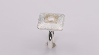 Ring "Quadrat mit Perle" Produktvideo