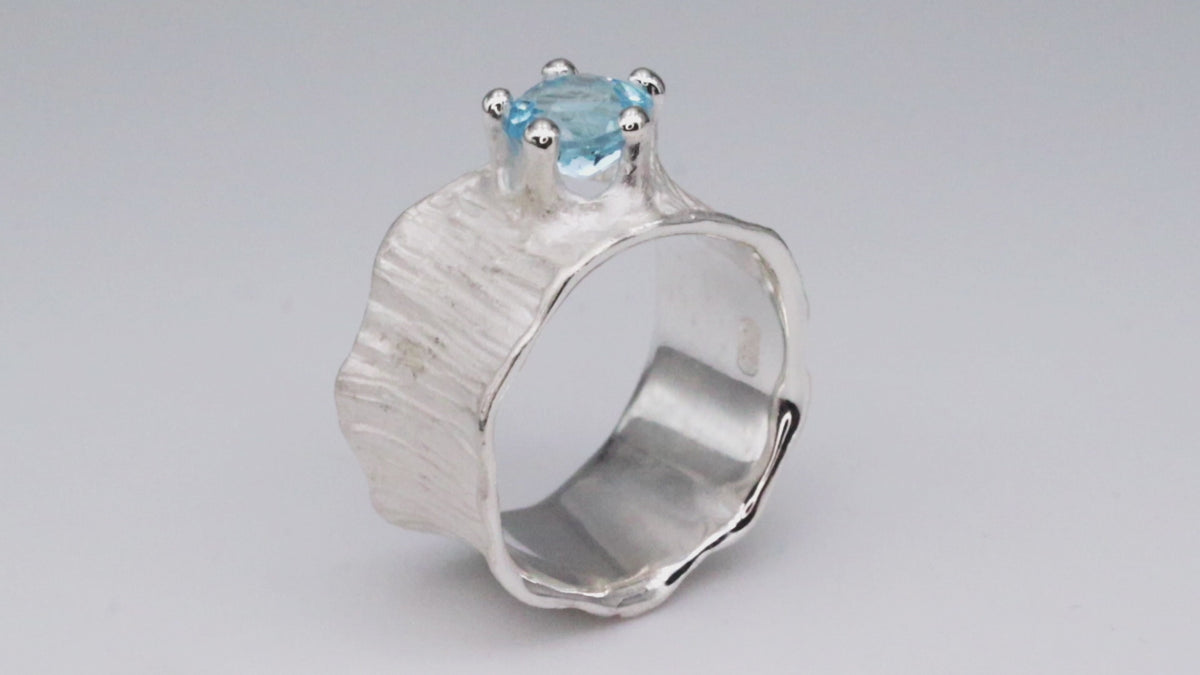 Eleganter Blautopas Ring Produktvideo