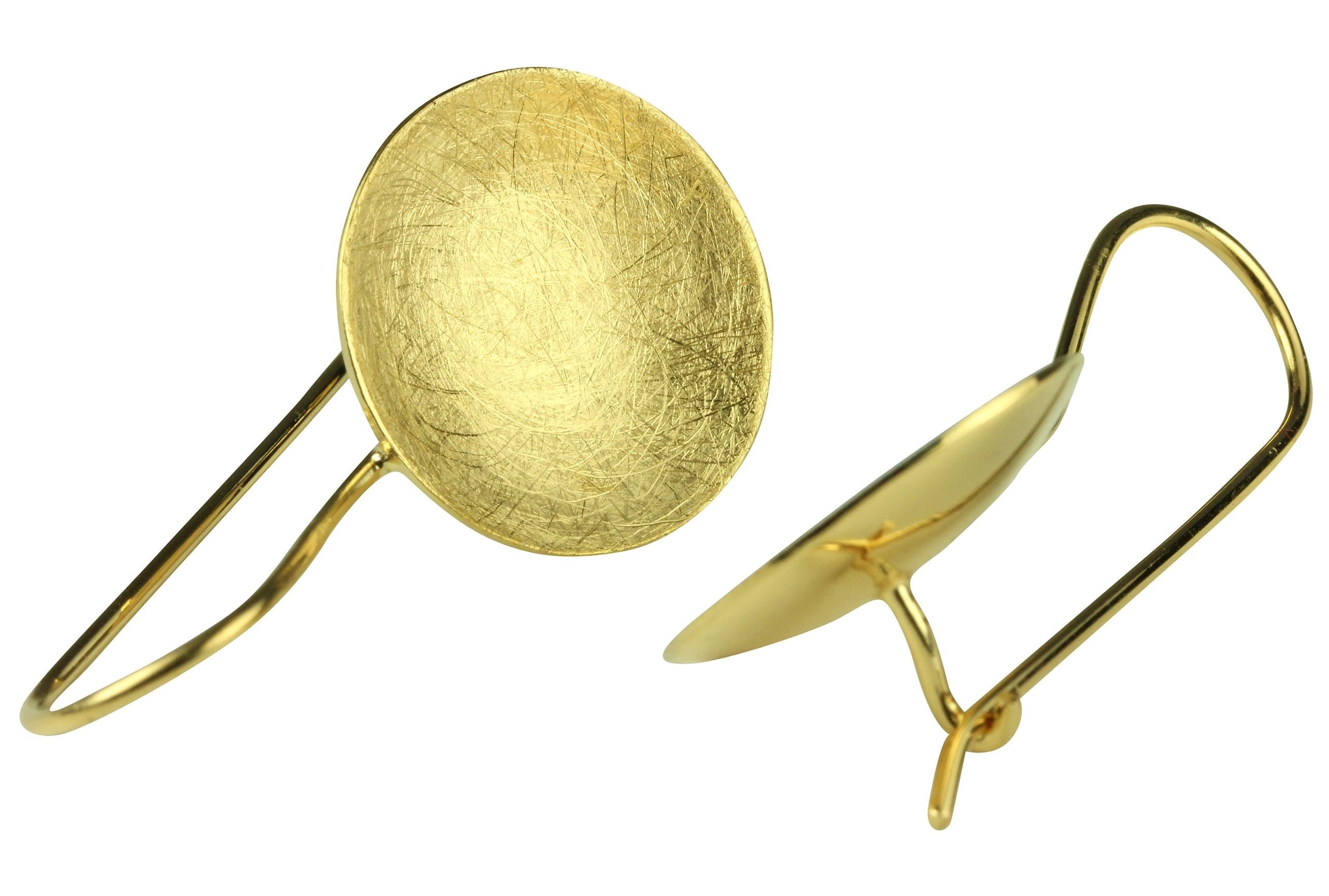 Ein Paar vergoldete Ohrhänger in Form einer Schale aus Silber für Damen.