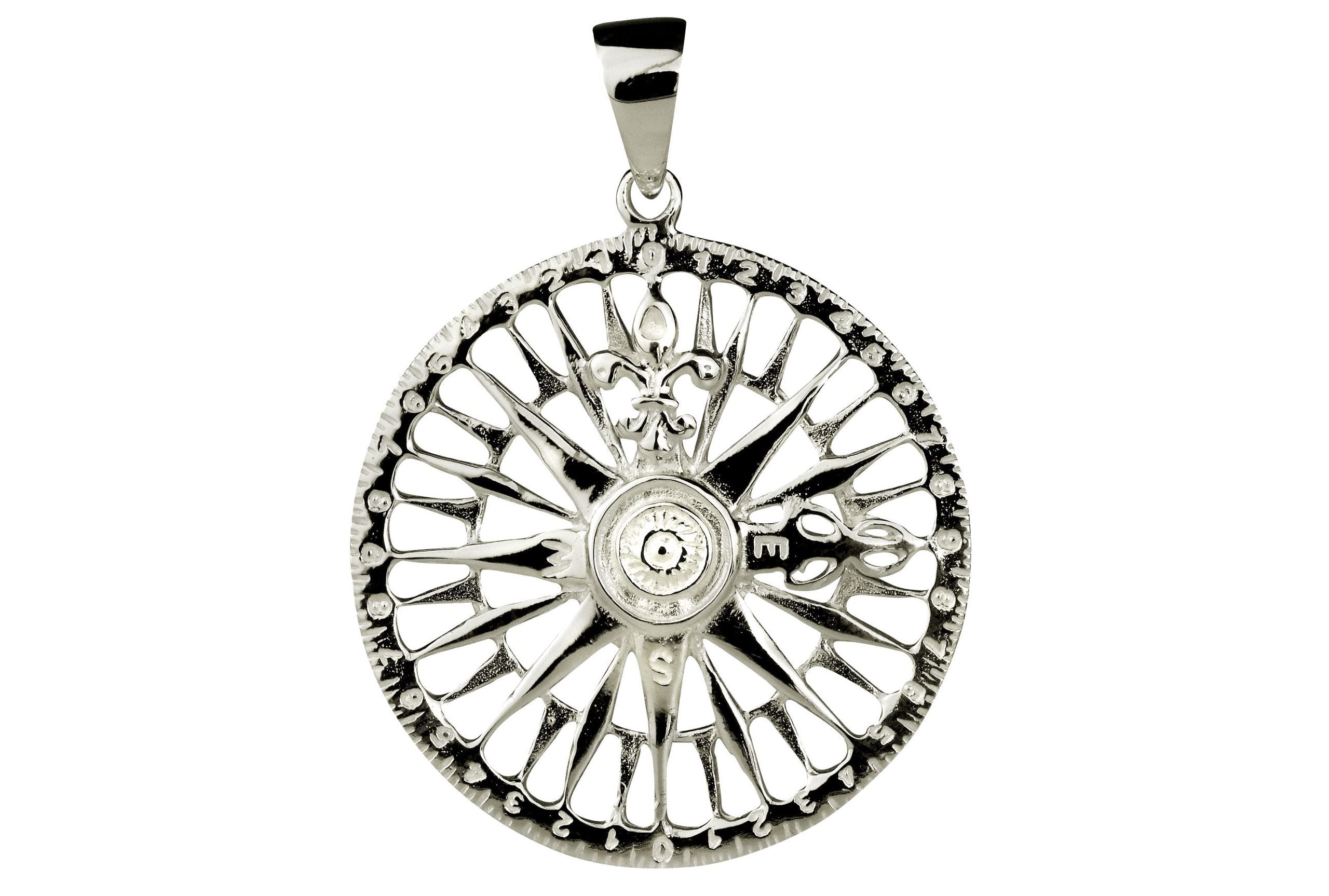 Ein detailiert gearbeiteter Kompass Anhänger aus Silber für Damen und Herren.