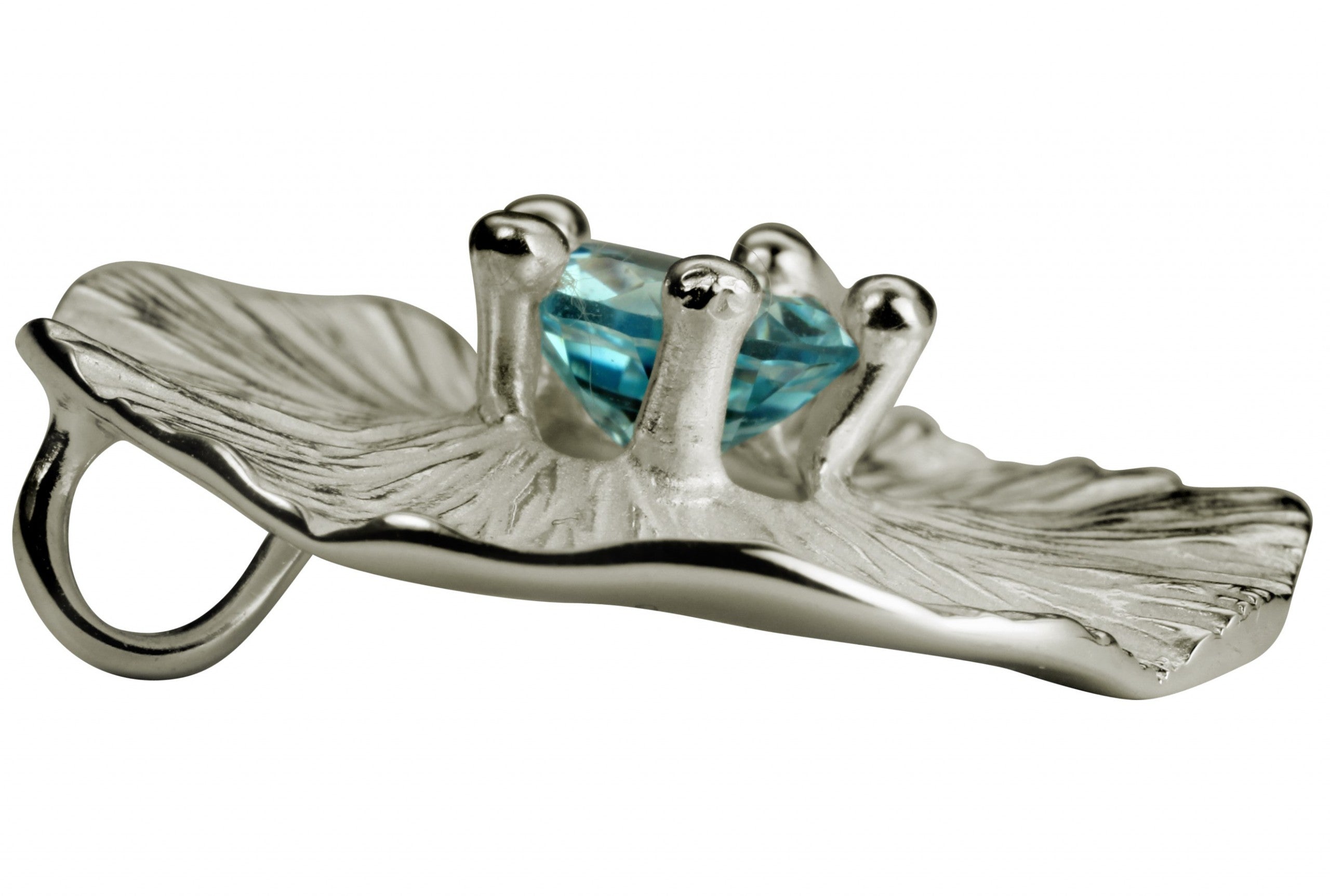 Runder Anhänger aus Silber für Damen mit fein modellierter Struktur mit einem mittig sitzenden Blautopas im Sternschliff.