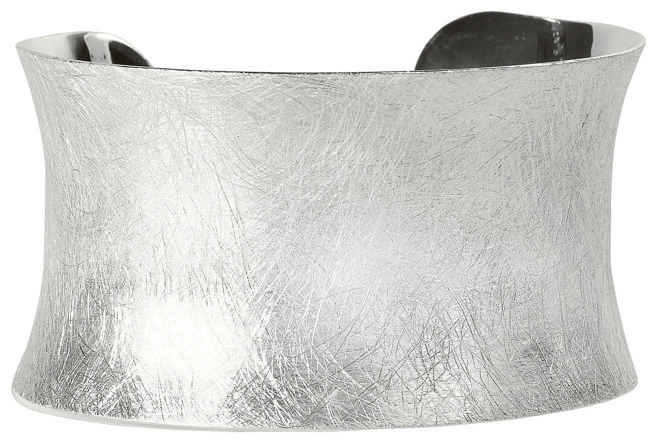 Ein außergewöhnlicher Armreif aus Silber für Damen, der einen besonderen Blickfang darstellt. Er ist konkav gearbeitet und besitzt eine gebürstete Oberfläche.
