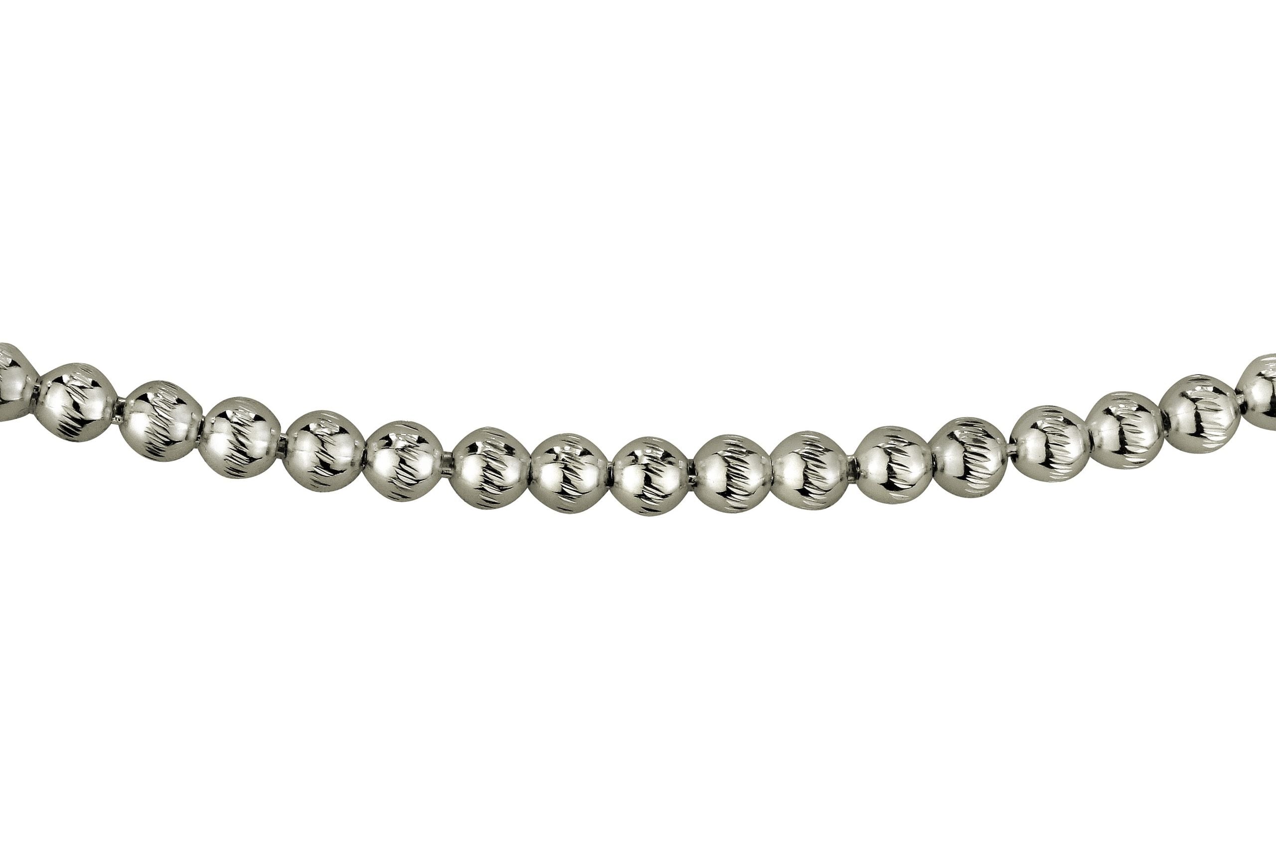Eine Collierkette aus Silber für Damen in Form einer Kugelkette. Die einzelnen Glieder sind raffiniert angeschliffen, so dass sie schön glitzern.