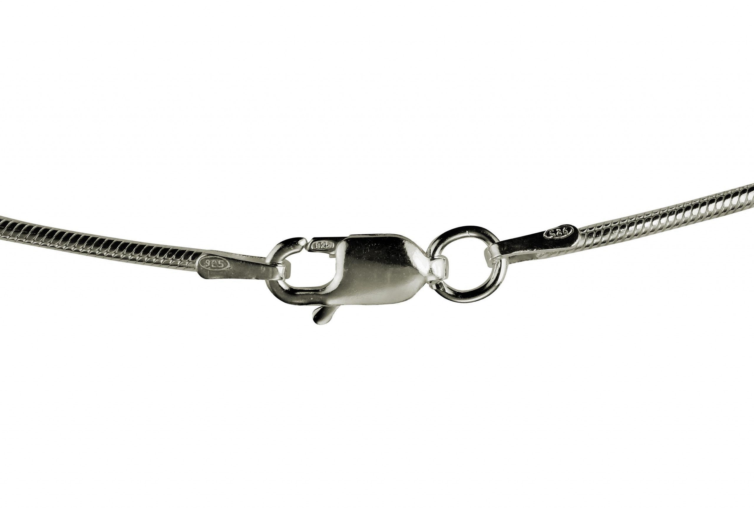 Karabinerverschluss einer klassischen Schlangenkette aus Silber für Damen mit glänzender Oberfläche.