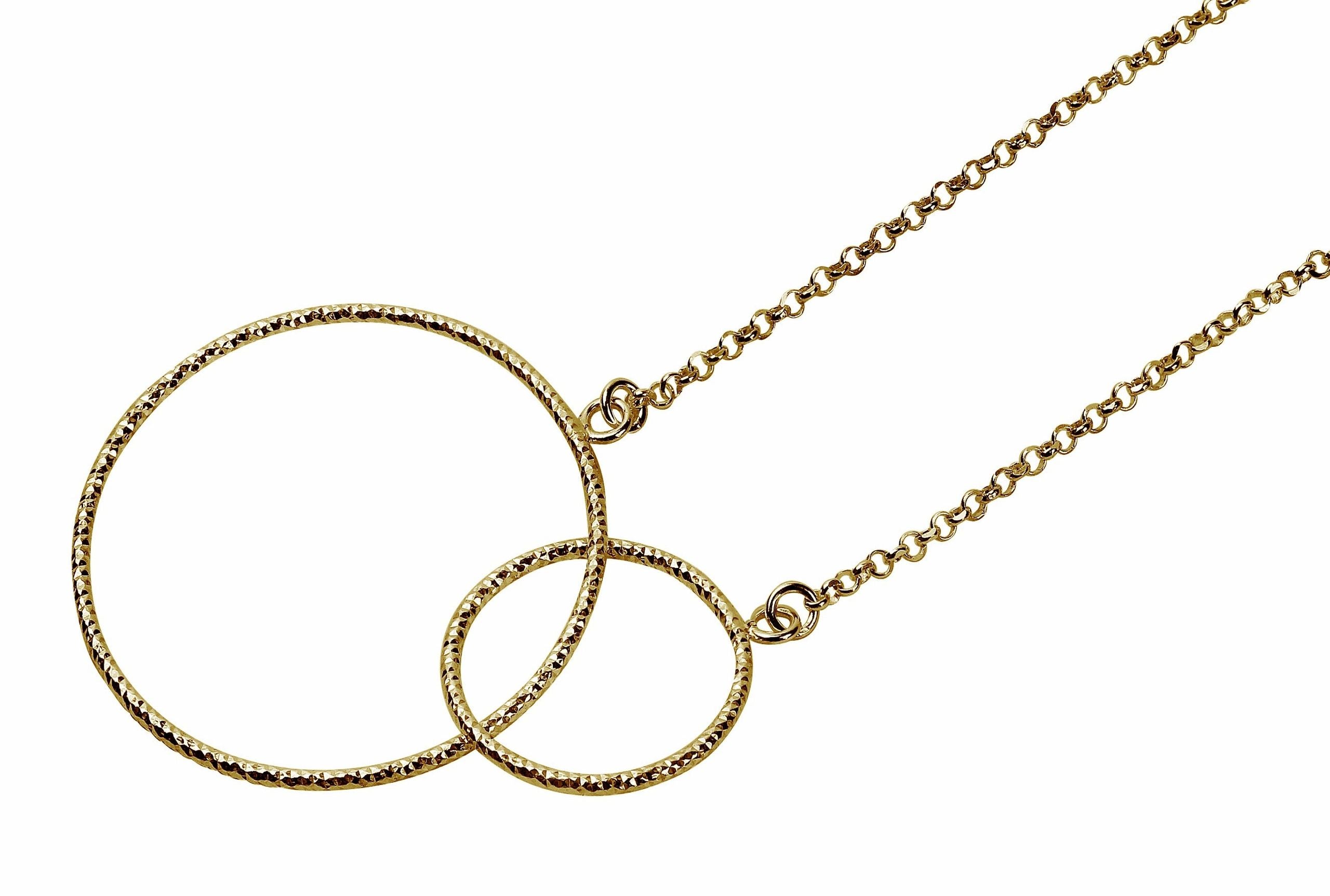 Eine diamantierte Ankerkette aus vergoldetem Silber für Damen mit zwei ineinander greifenden Kreisen.