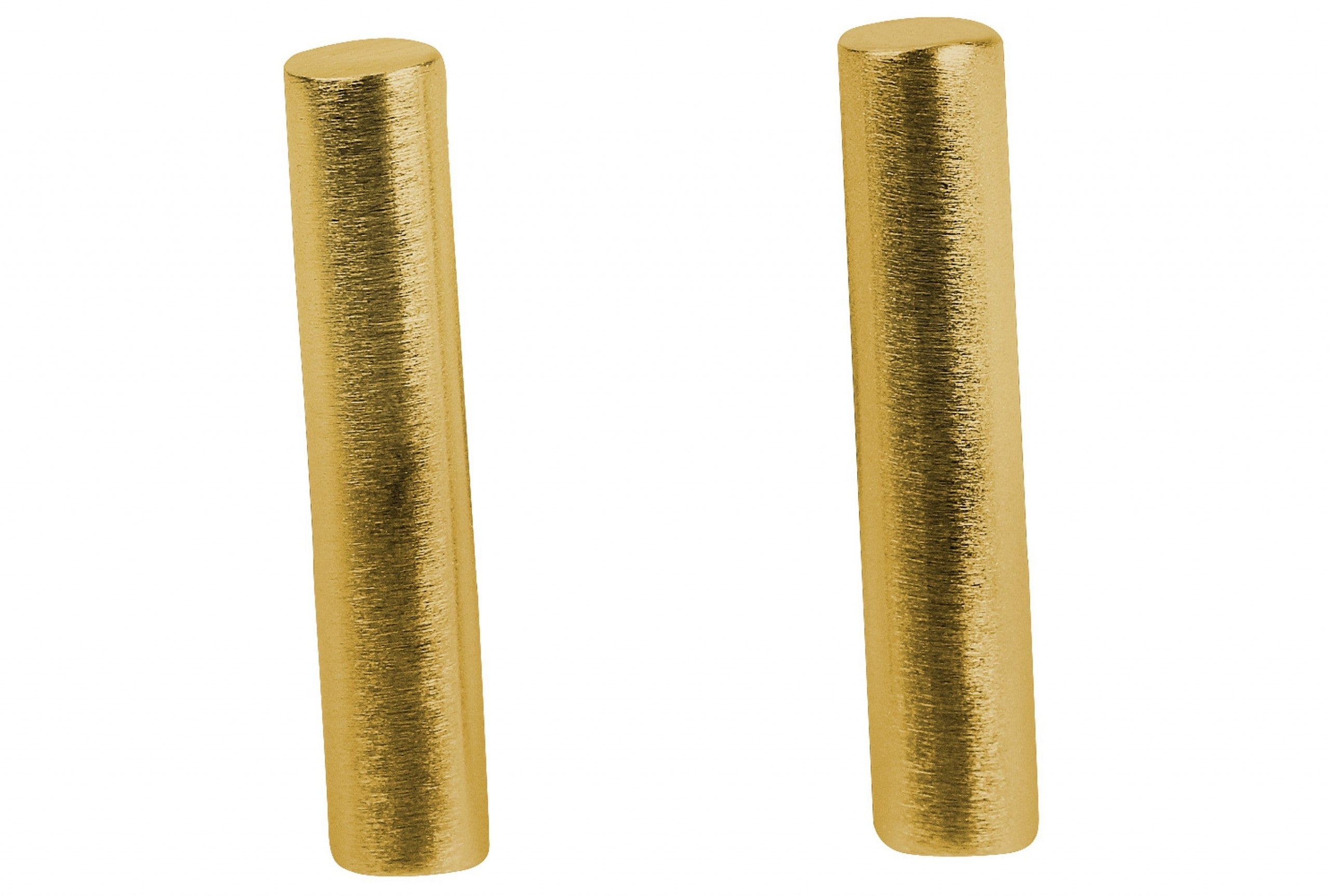 Ein Paar Ohrstecker für Damen aus Silber und mit Gold plattiert in Form eines Stäbchens mit mattierter Oberfläche.