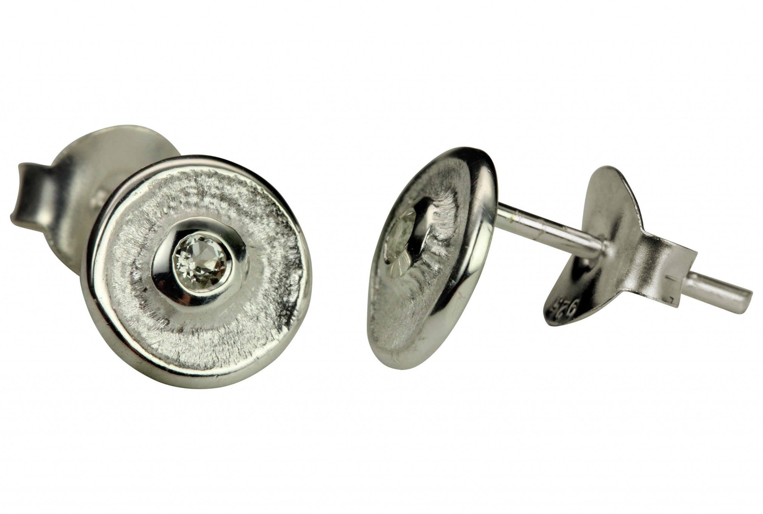 Fein modellierte runde Ohrstecker aus Silber für Damen mit einem mittig sitzenden kleinen Weißtopas.