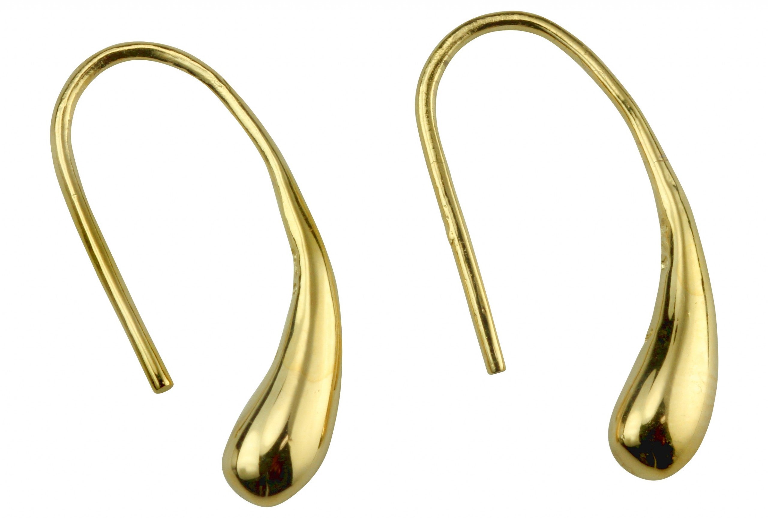 Ohrringe aus Silber mit einer Gold plattierten Oberfläche im Tropfen Design, die als Hänger direkt im Ohr gefädelt werden.