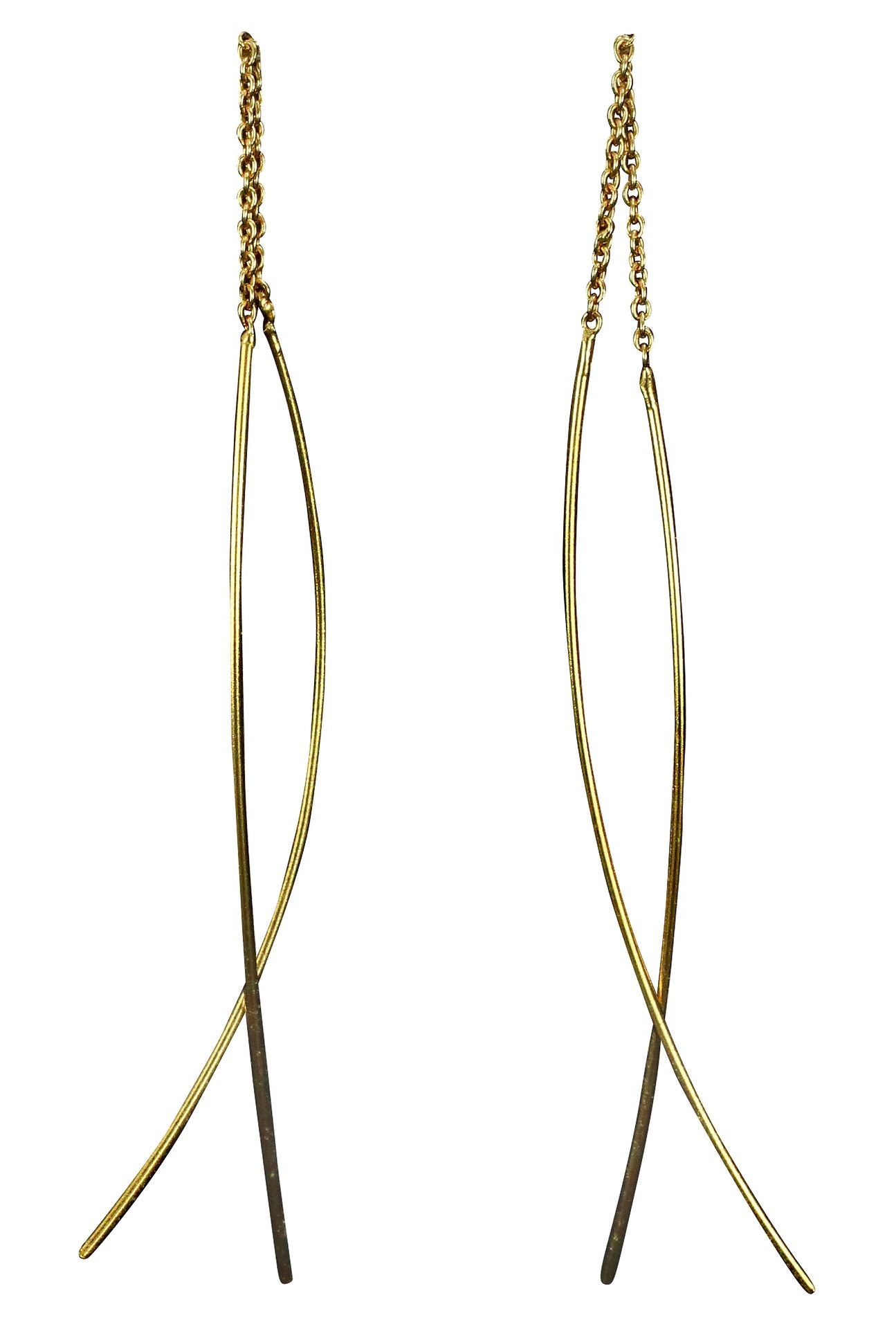 Ein Paar moderne Durchzieh Ohrringe aus vergoldetem Silber für Damen.