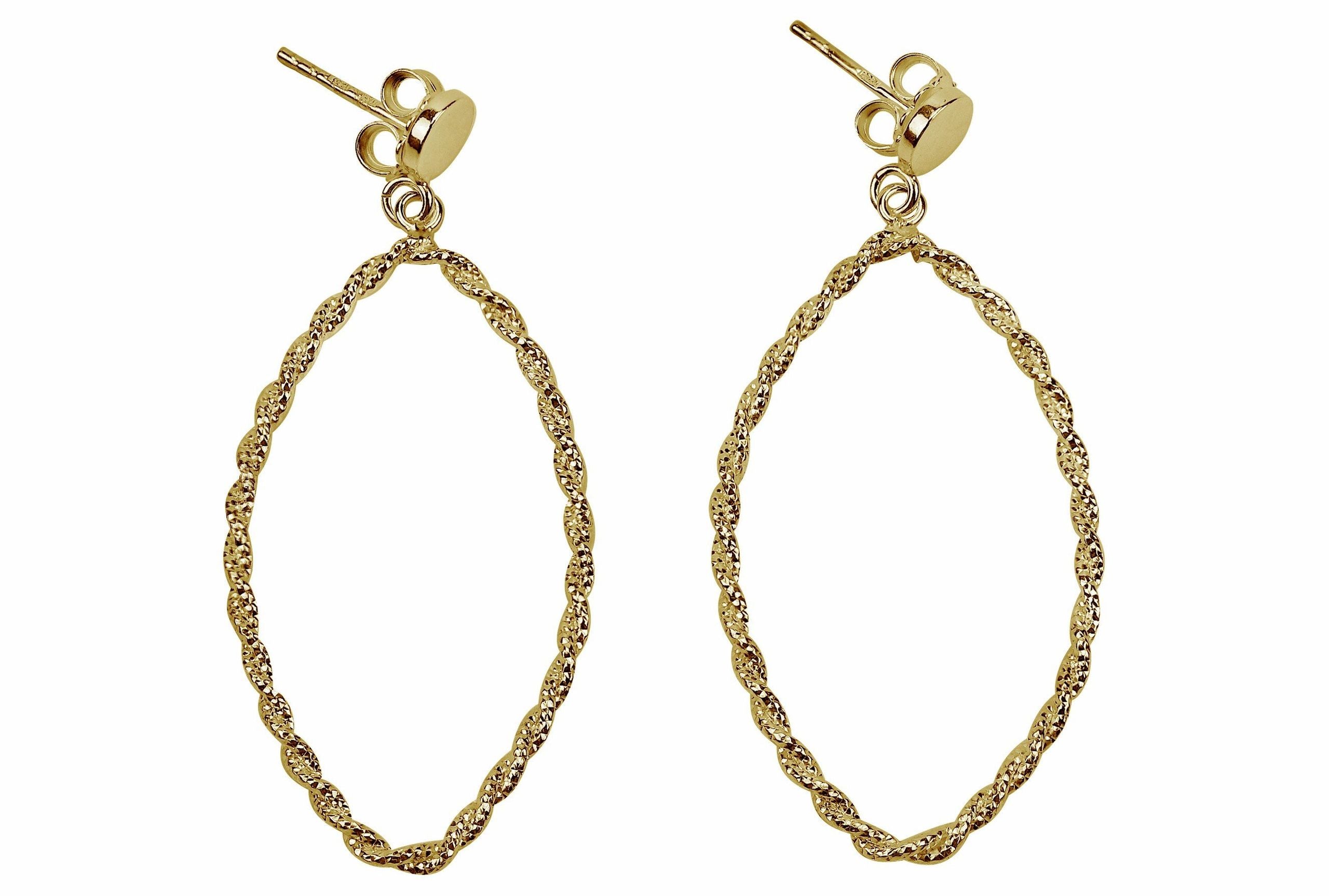 Ein Paar große Ohrhänger aus vergoldetem Silber in Mandelform für Damen.