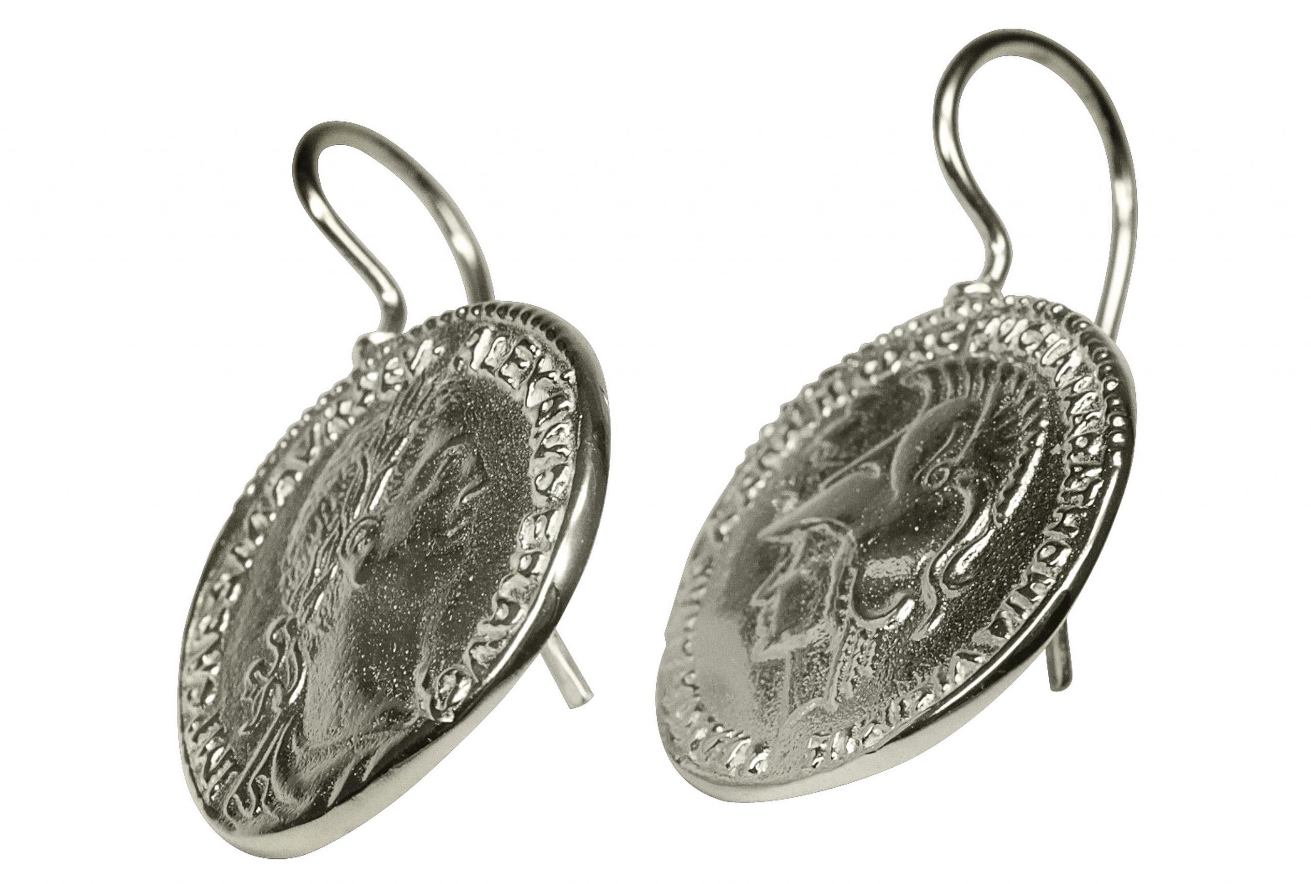 Ohrhänger in Silber mit römischer Prägung und römischem Münzendesign.