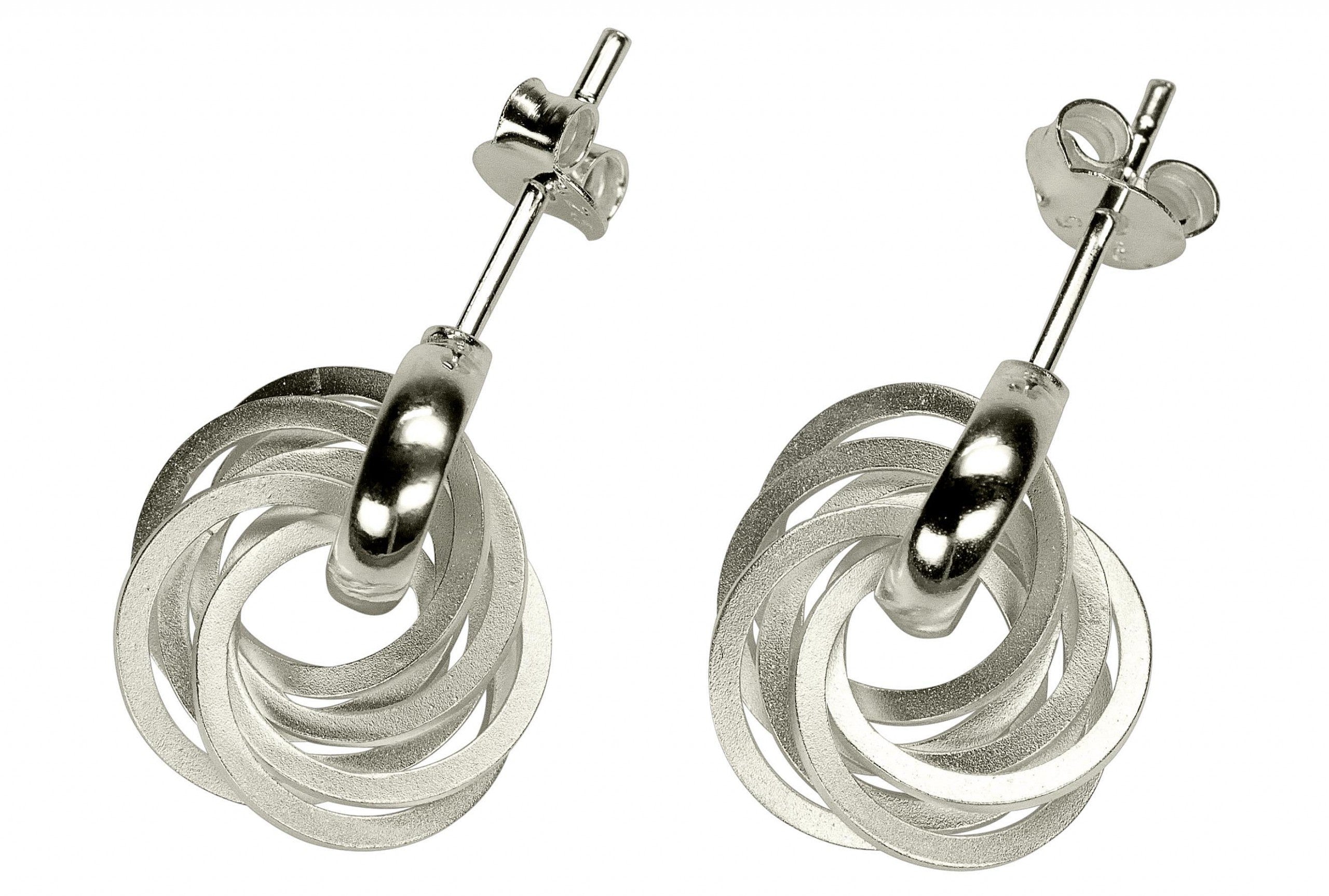 Ohrstecker für Damen aus Silber, die aus jeweils sechs beweglichen einzelnen Ringen bestehen.