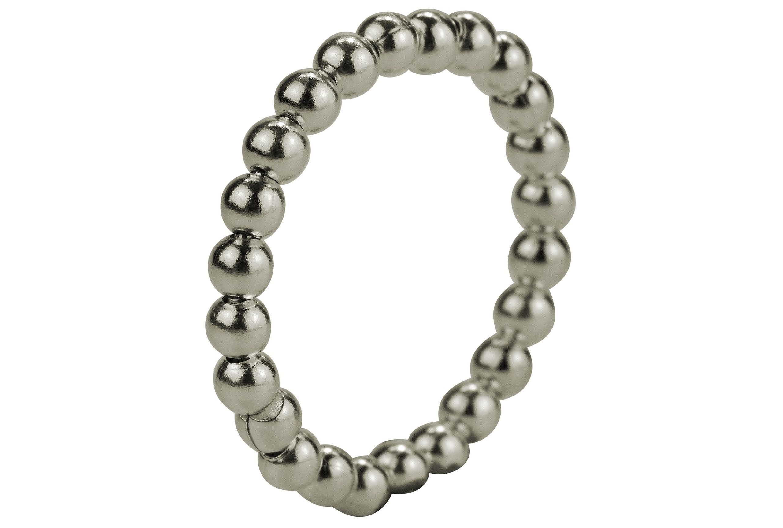 Ein kleiner Kugelring aus Silber für Damen. Der Ring bietet sich auch als Beisteckring oder Stapelring an.