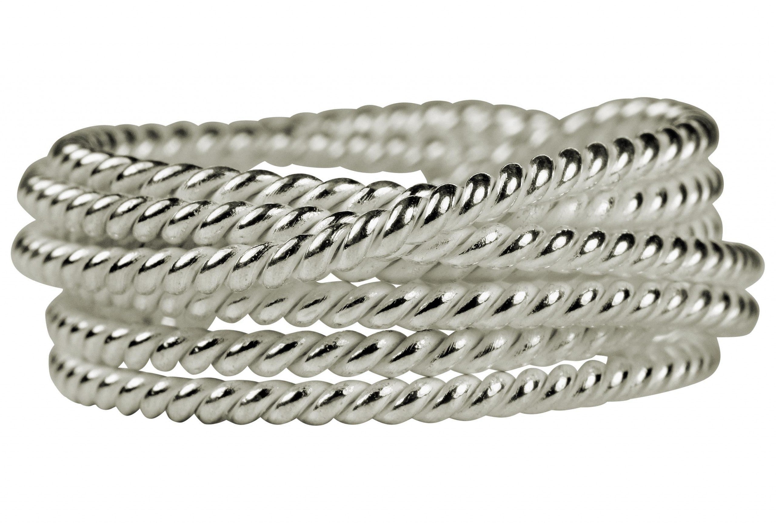 Attraktiver Wickelring für Damen aus Silber in den Größen von 64 bis 70. Der Ring ist gekordelt und hat eine teils matte, teil glänzende Oberfläche.