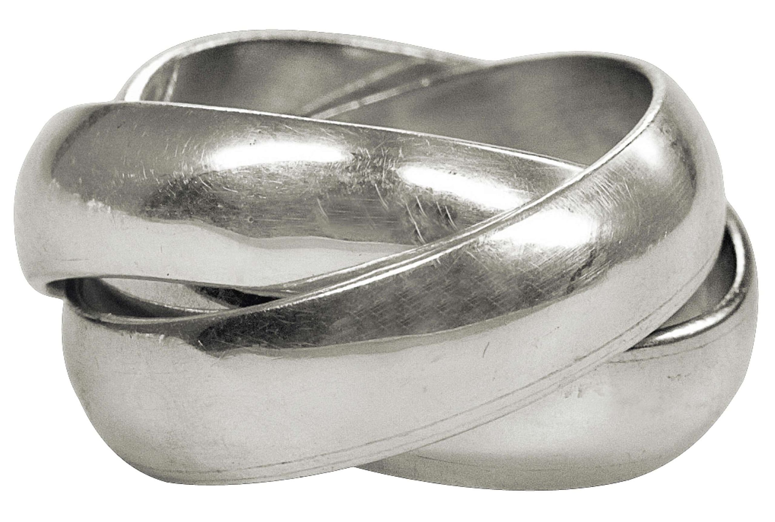Geschmiedeter Dreierring aus Silber in den Größen 64 bis 70 mit glänzender Oberfläche. Die drei einzelnen Ringe sind frei beweglich.